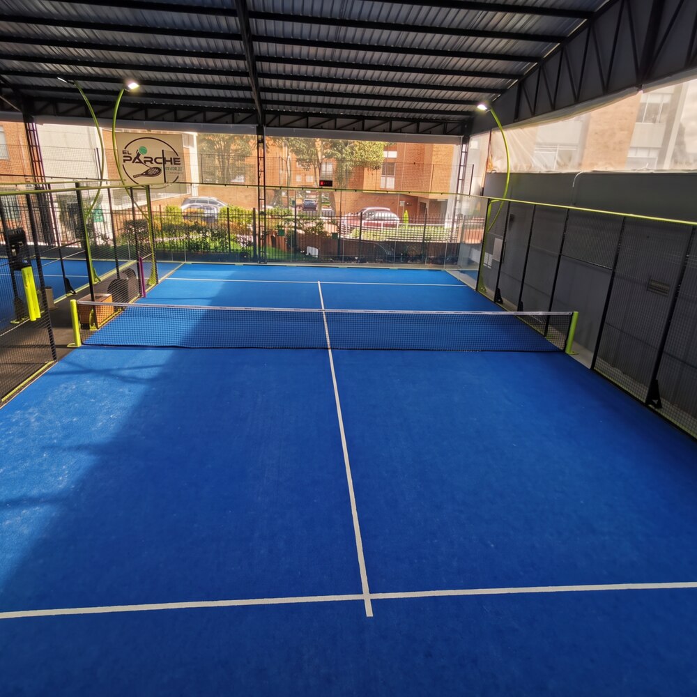 Canchas de pádel de El Parche Pádel Club en Bogotá, Colombia