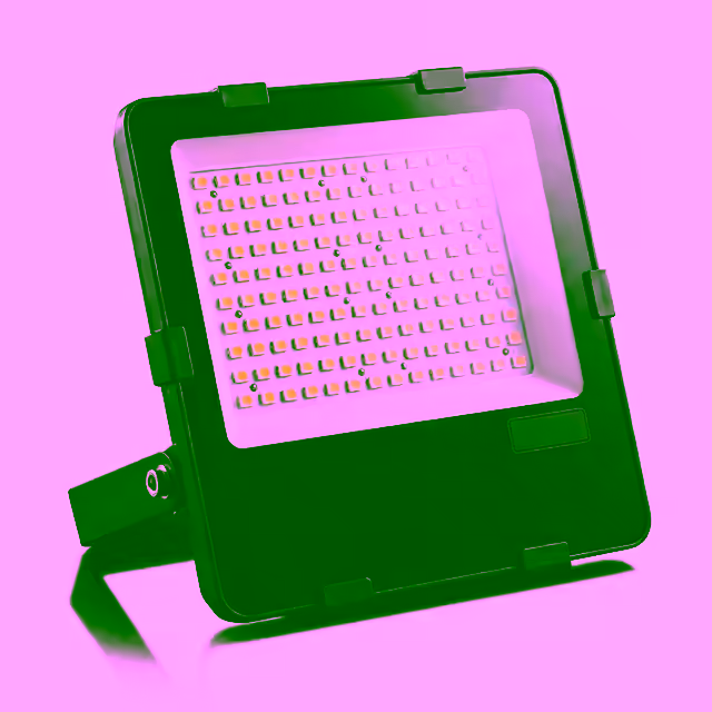 Proyector LED compacto IP65 de carcasa negra para canchas de pádel Orion XSport, detalle macro. Fabricación directa de fábrica.