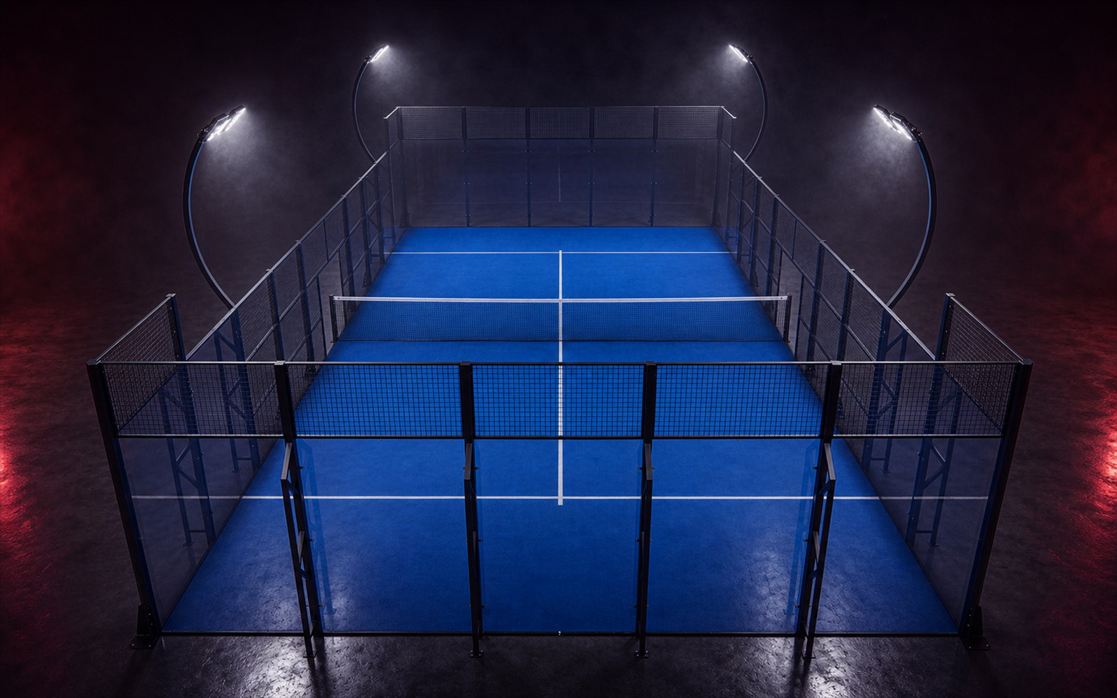 Cancha de pádel Anti Hurricane de Orion XSport, vista aérea frontal elevada: césped azul y columnas de celosía de refuerzo estructural. Fabricación directa de fábrica.