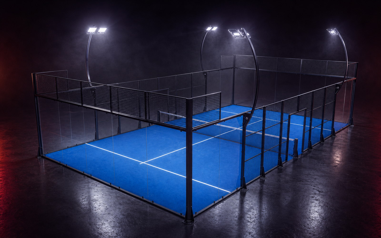 Cancha de pádel Panoramic Arc de Orion XSport, vista de dron desde la esquina en tres cuartos: césped azul y estructura de postes en arco. Fabricación directa de fábrica.